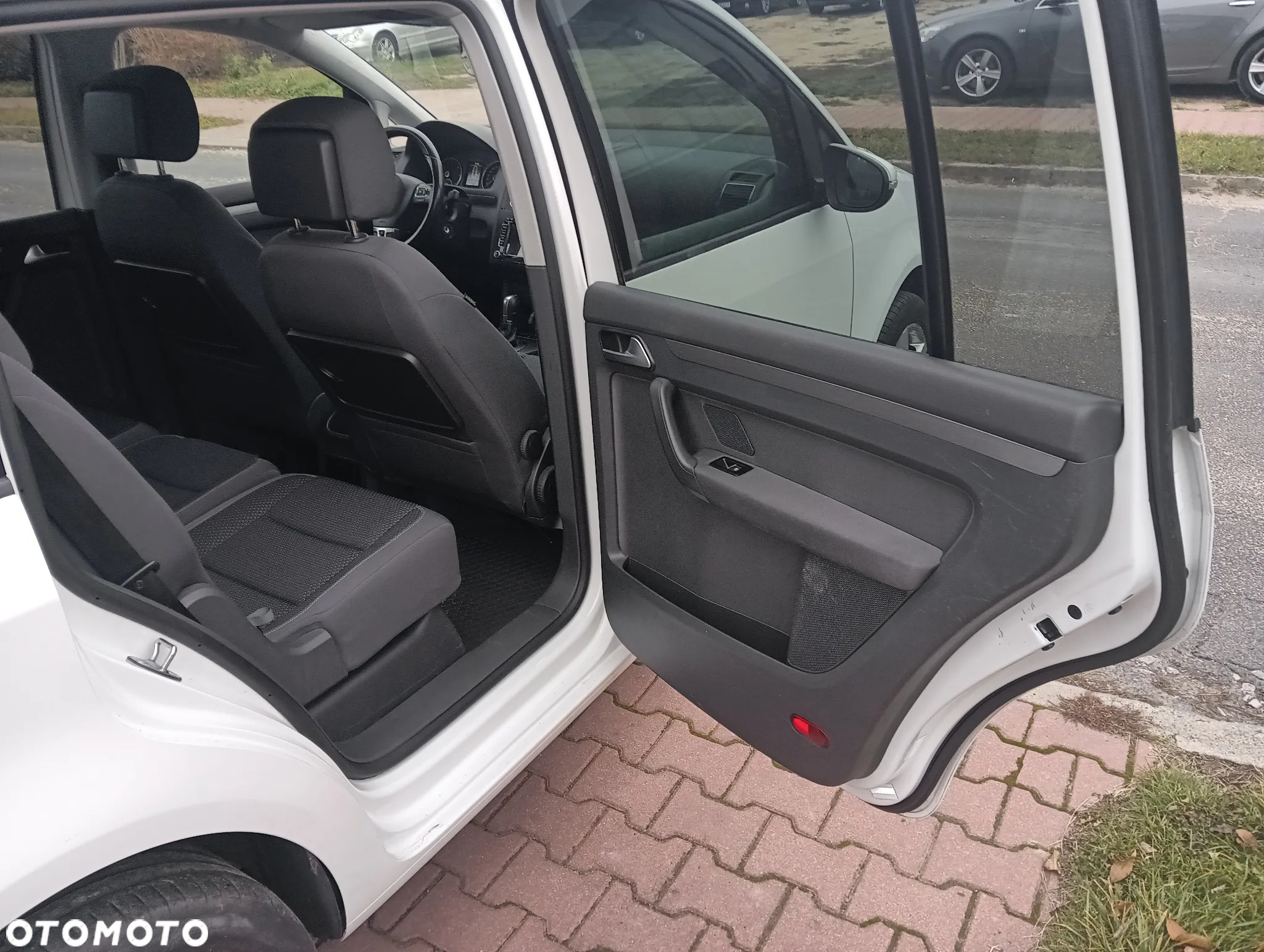 Volkswagen Touran 2.0 TDI DPF BlueMotion Technology DSG Comfortline - 22