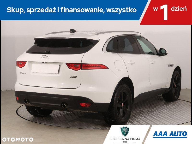 Jaguar F-Pace - 6