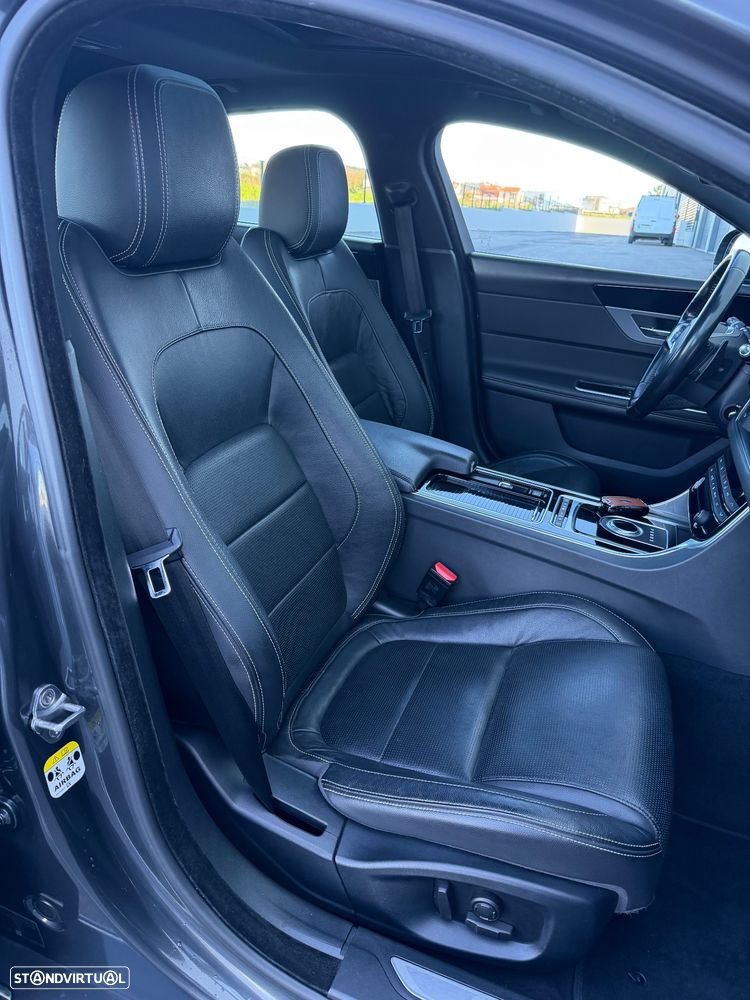 Jaguar XF 3.0 TDV6 R-Sport - 29