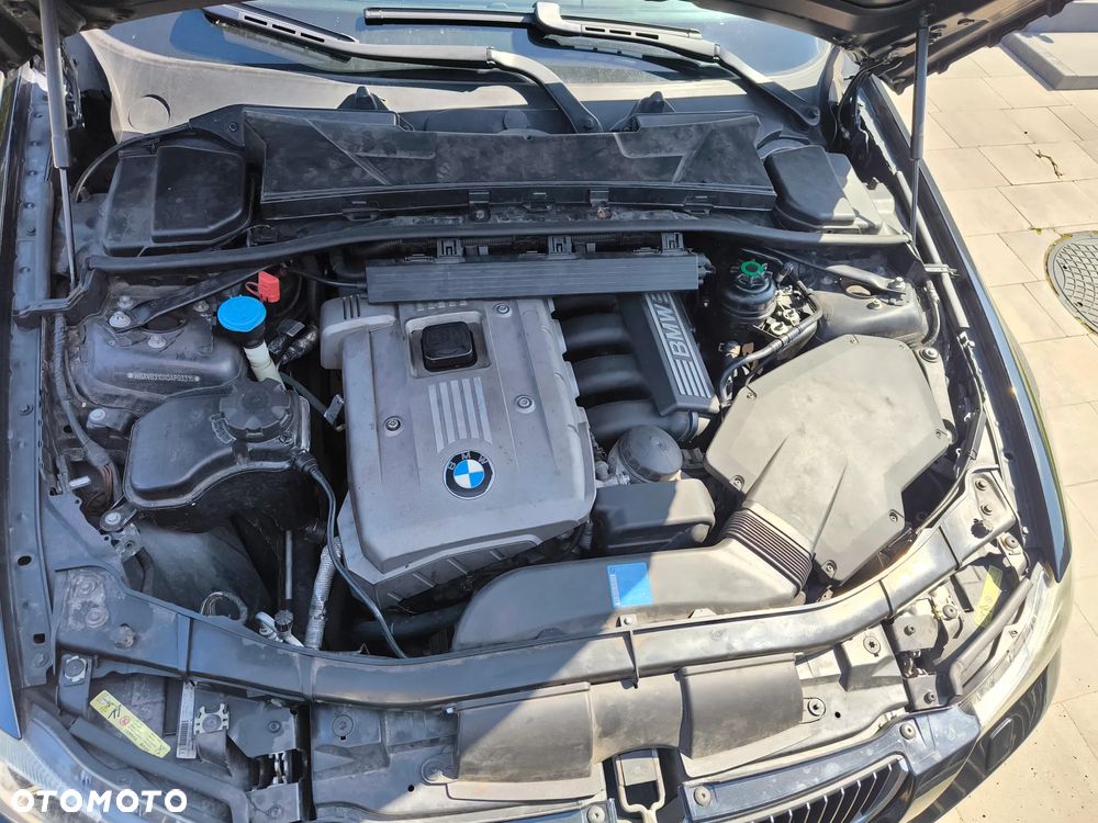 BMW Seria 3 330i - 17