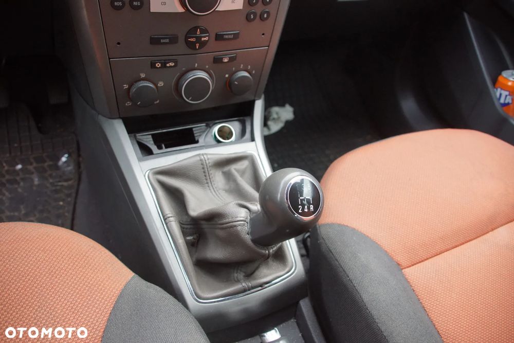 Auto na części - Opel Astra H III 1.7 CDTI 101 KM Z17DTH F23 Z155 2004R Silnik Skrzynia Drzwi Maska Błotnik Zderzak Klapa Lampa Lusterko Klamka Szyba Deska Kokpit Sterownik Moduł Czujnik Licznik Wyświetlacz Panel Kierownica - 14