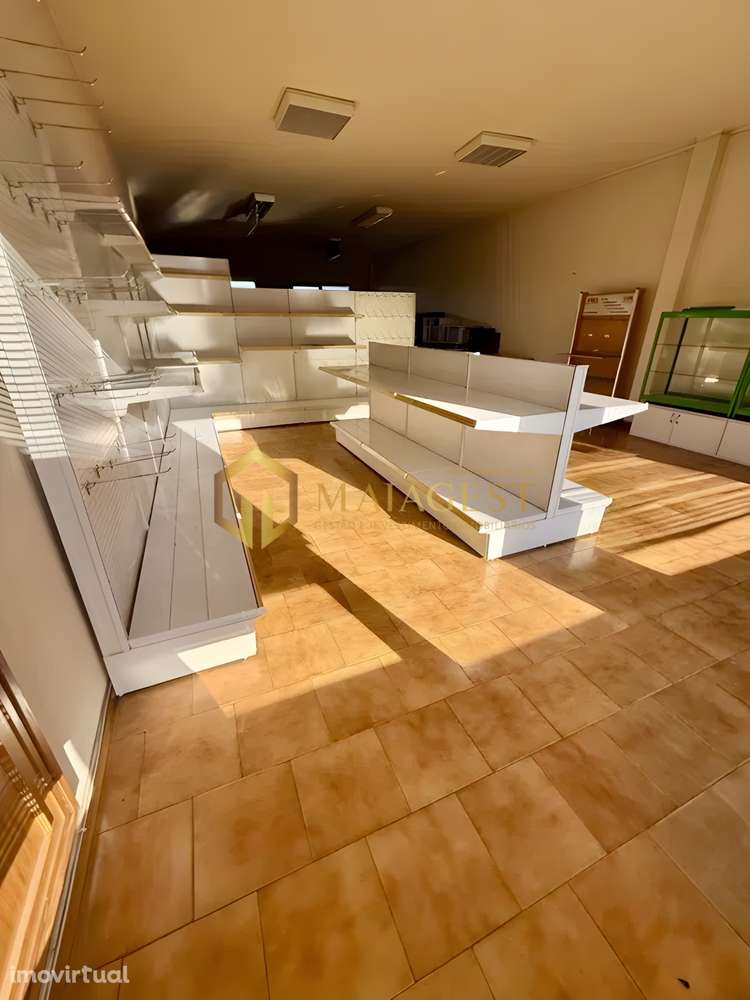 Estabelecimento Comercial com 2 Pisos e Possibilidade de Divisão - Grande imagem: 3/7