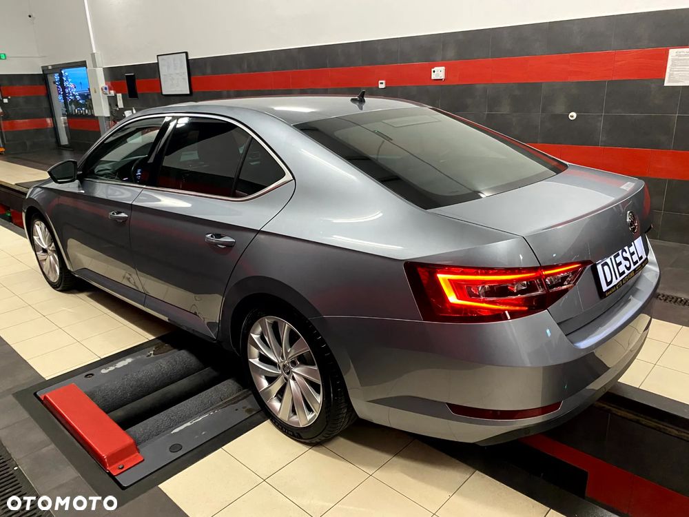 Skoda Superb 2.0 TDI DSG Premium Edition - 13