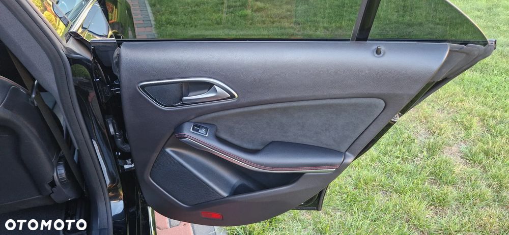 Mercedes-Benz CLA 200 7G-DCT AMG Line - 27