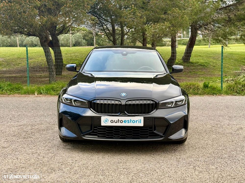 BMW 330 e Pack Desportivo M Pro Auto - 8