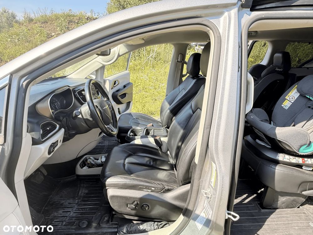 Chrysler Pacifica - 15