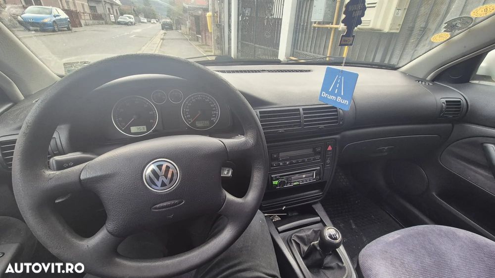 Volkswagen Passat 1.6 Comfortline - 9