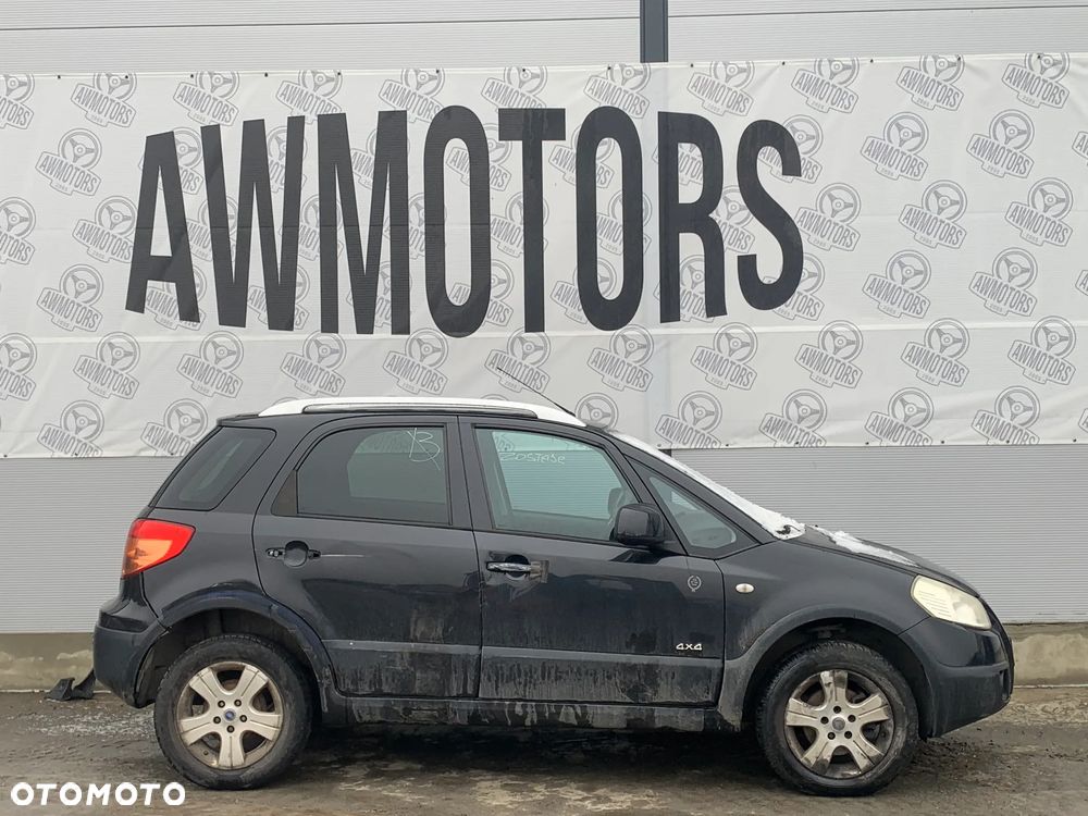 FIAT SEDICI 2006 *SAMOCHÓD NA CZĘŚCI* 3999 MASKA, LAMPA, DRZWI, LUSTERKO, ZDERZAK, GRILL, BŁOTNIK, KLAPA, BELKA, DESKA, FOTELE, KANAPA, ĆWIARTKA KIEROWNICA, TARCZE, ZACISKI, ZAWIESZENIE, KOMPLETNY PRZÓD, KOMPLETNY TYŁ, LICZNIK, ZEGARY, PRAWE LEWE PRZÓD TYŁ - 3