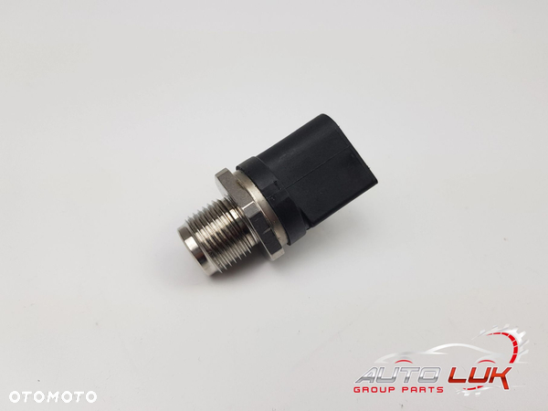 NOWY ORYGINALNY Czujnik ciśnienia paliwa Mercedes w203 w211 A0071530228