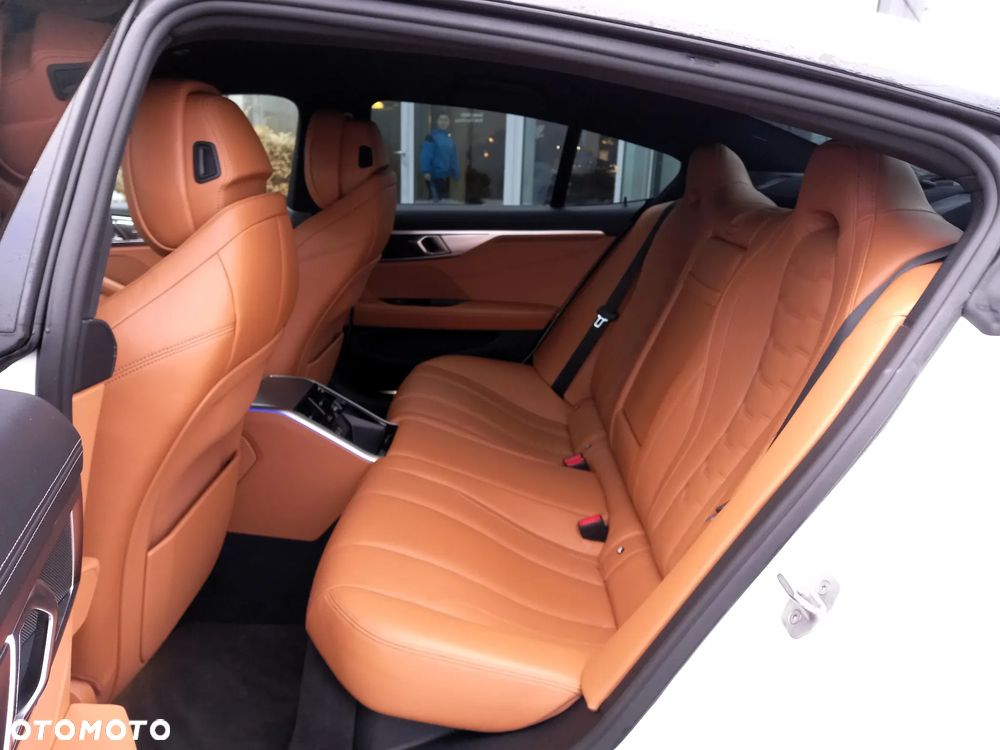 BMW Seria 8 - 13