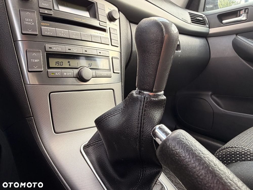 Toyota Avensis 1.8 VVT-i Luna - 16