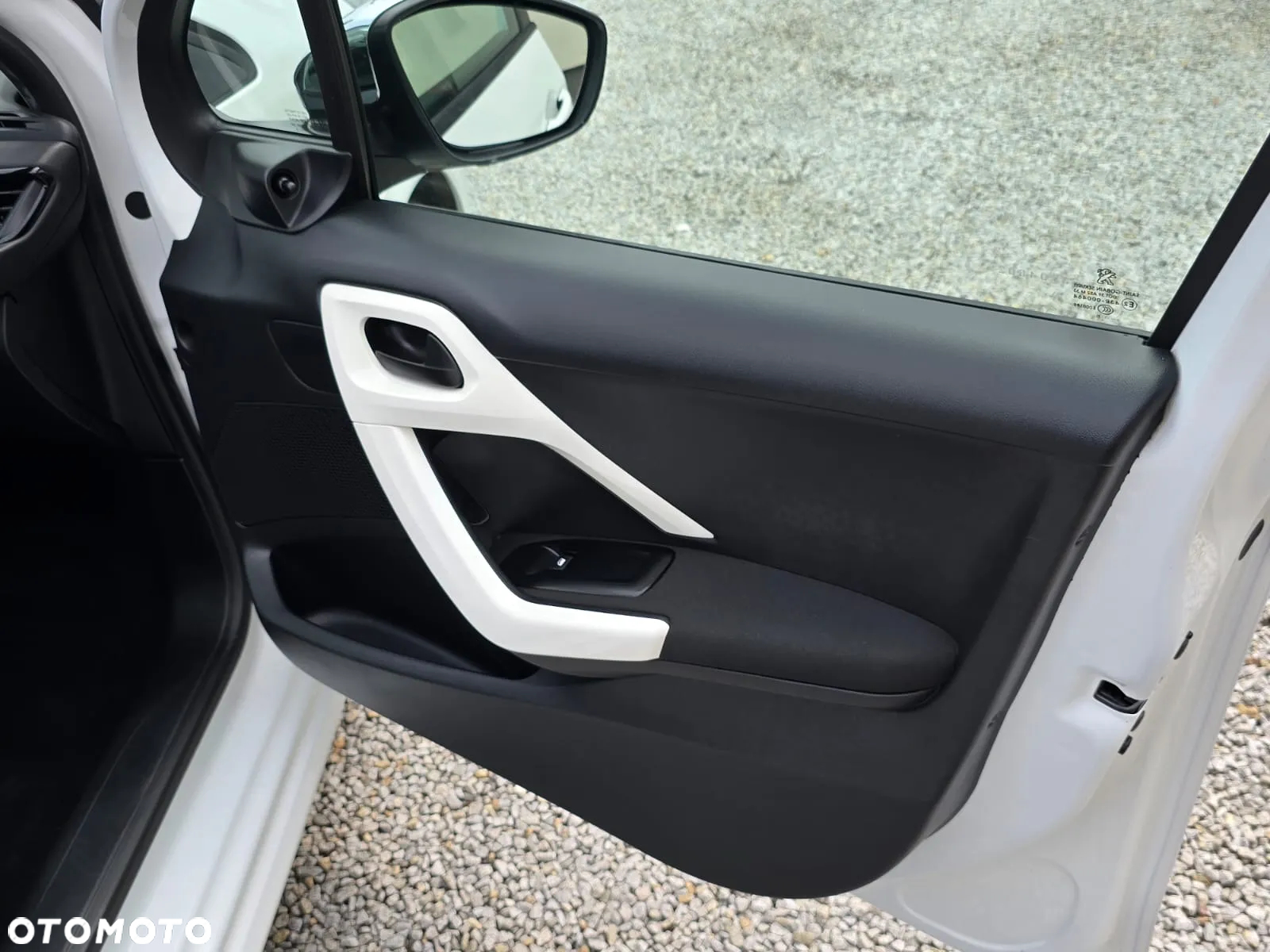Peugeot 208 - 21