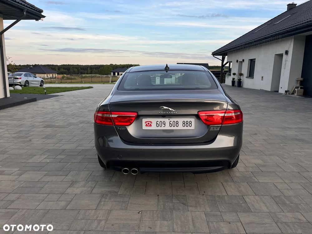 Jaguar XE 2.0 D AWD R-Sport - 6