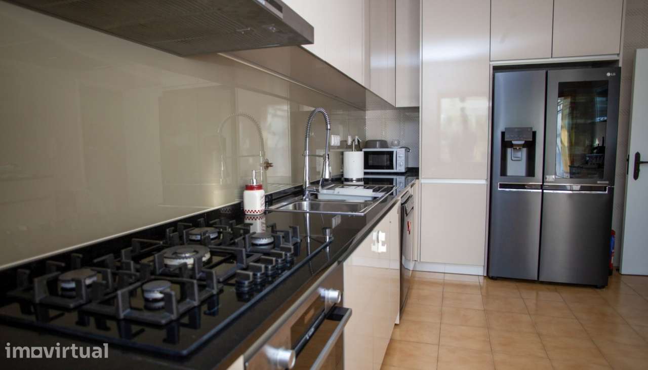 Venda de Moradia V3 a funcionar como Hostel, Estela, Póvoa de Varzim - Grande imagem: 3/27