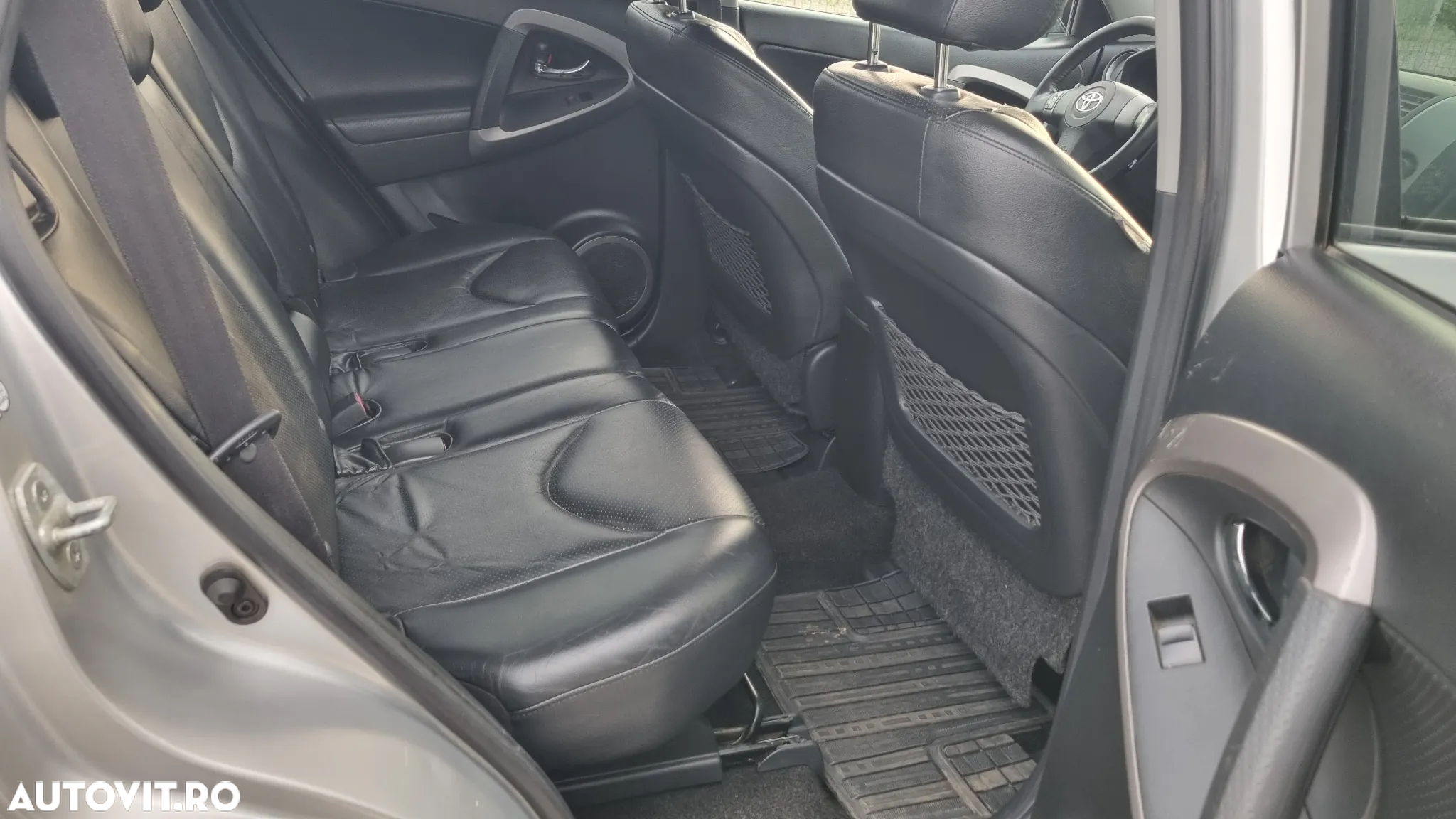 Toyota RAV4 2.2L D-CAT M/T Luxury - 6
