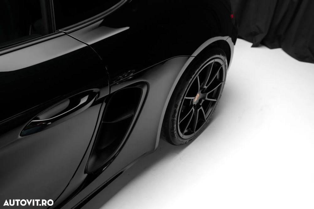 Porsche Cayman GTS 4.0 PDK - 12