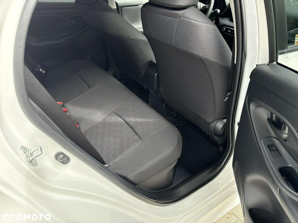 Toyota Yaris - 12