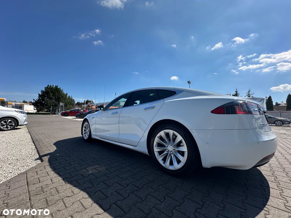 Tesla Model S 90 D - 14