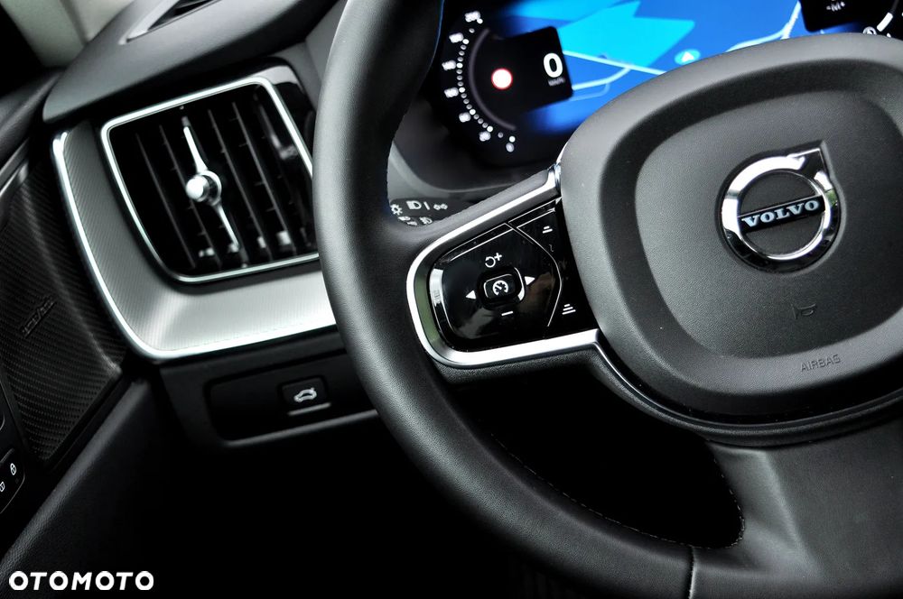 Volvo XC 60 B4 D Plus Dark - 17