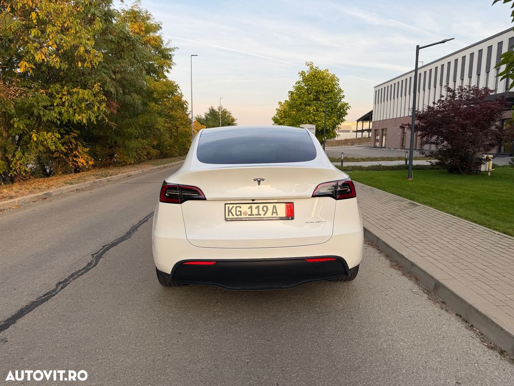 TESLA Model Y 2023 — imagine 24