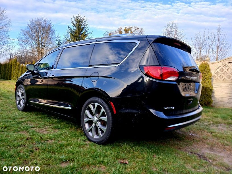 Chrysler Pacifica - 3