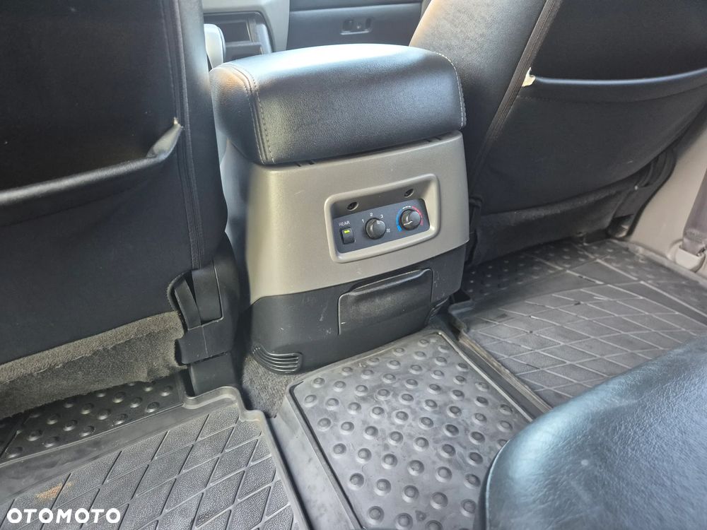 Mitsubishi Pajero - 23