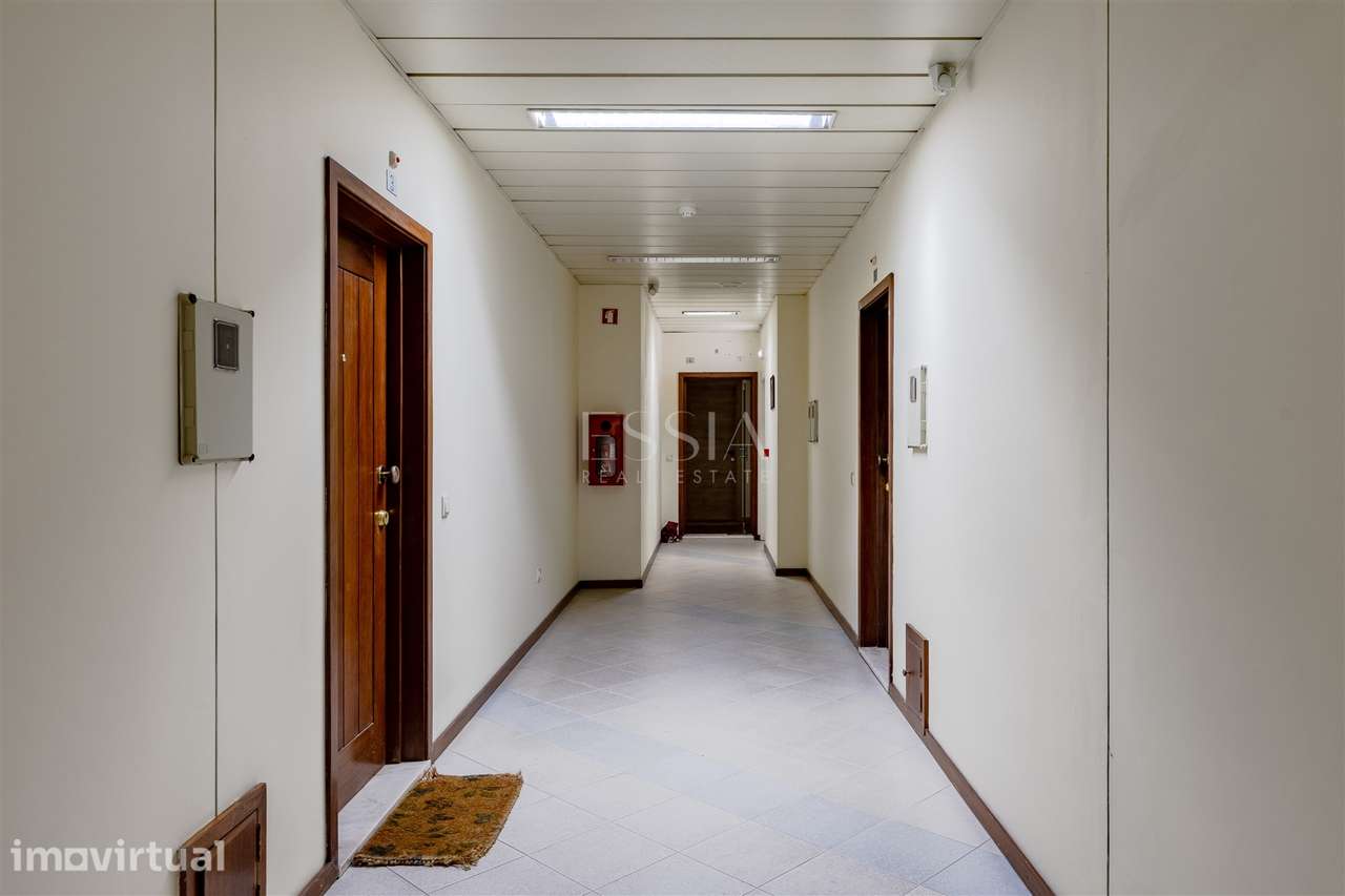 Paredes, Porto Loja Comercial Mobilada no Centro de Paredes - Grande imagem: 2/16