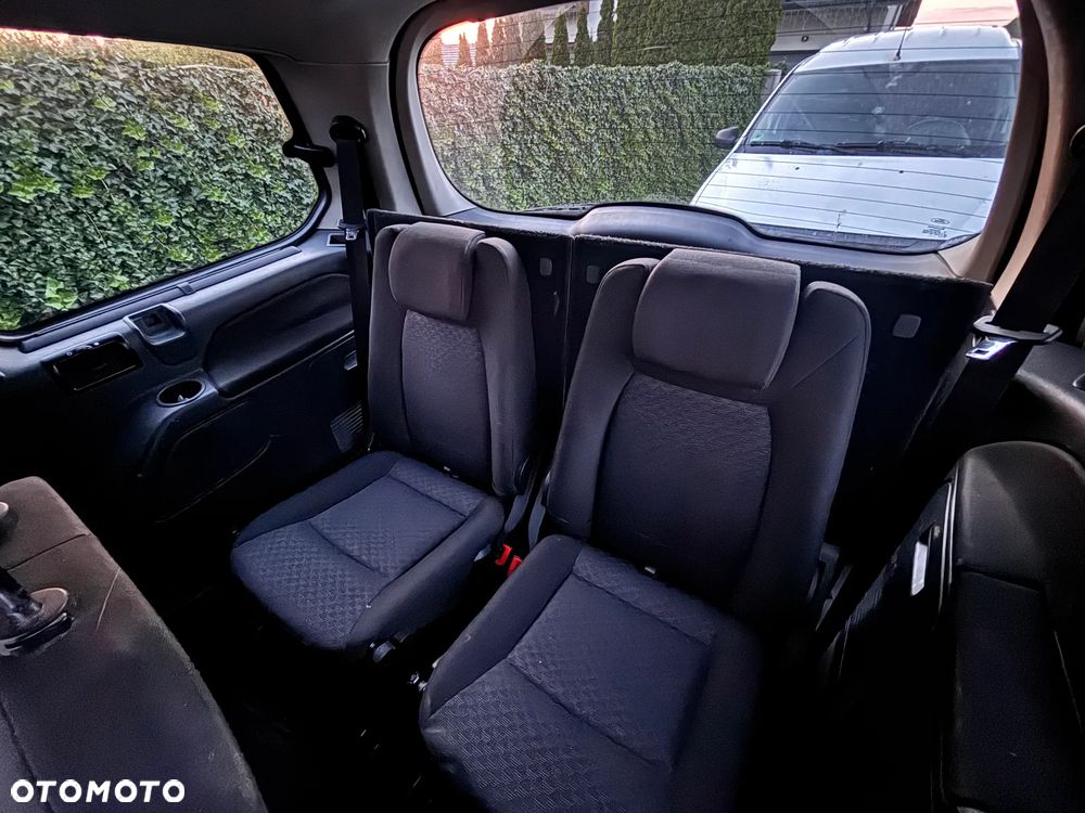 Ford Galaxy 2.2 TDCi Ghia - 9