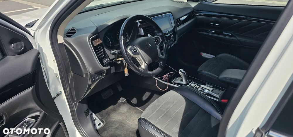 Mitsubishi Outlander Intense + - 26