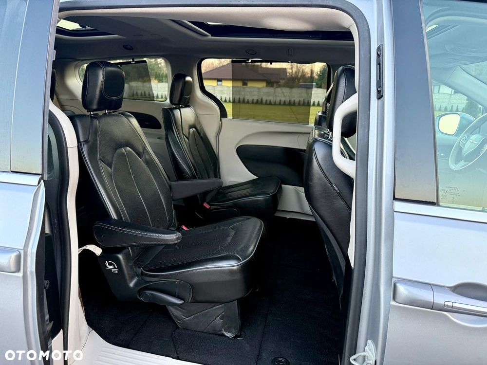 Chrysler Pacifica - 22