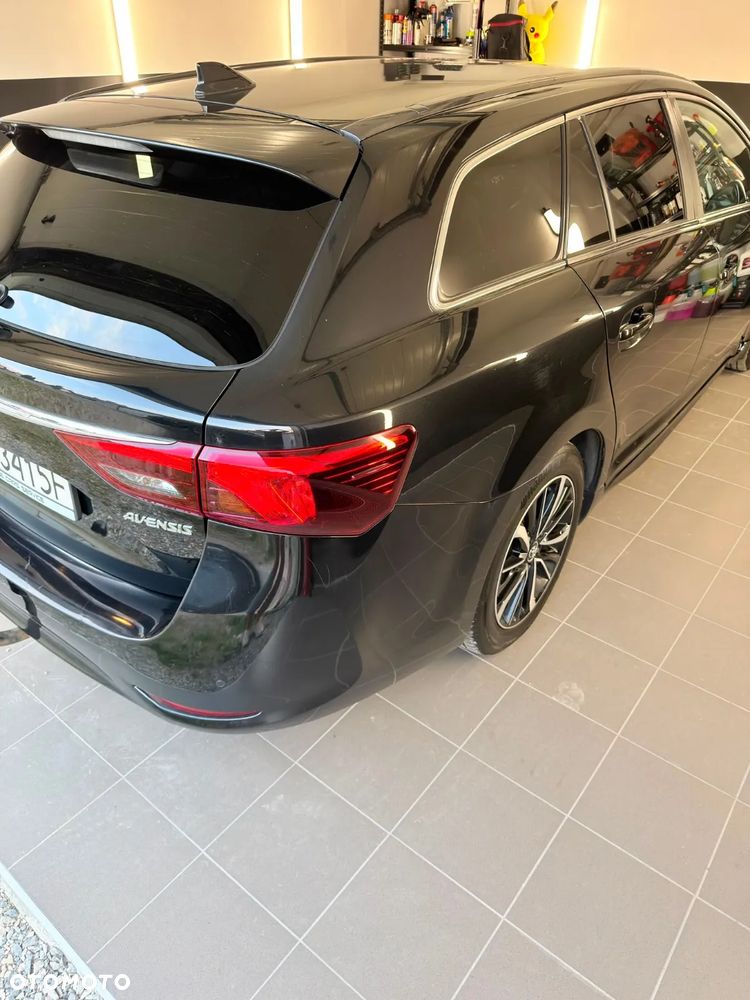 Toyota Avensis 2.0 D-4D Premium - 19
