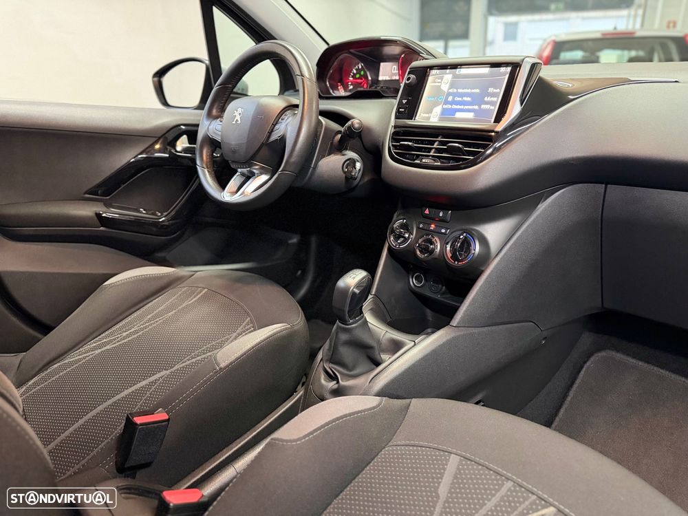 Peugeot 208 1.2 VTi Allure - 12