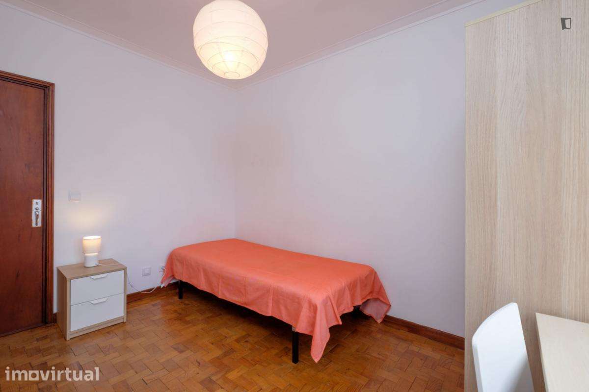 Quarto - localizado em Norton de Matos Coimbra - Grande imagem: 3/25