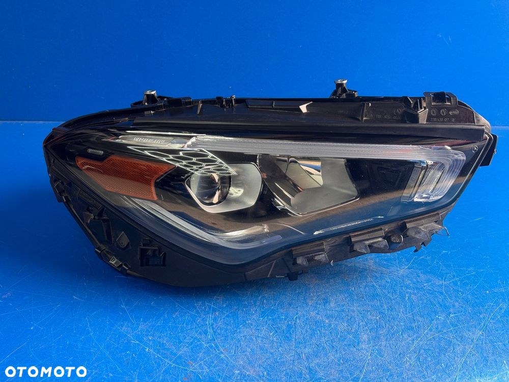 PRAWY FULL LED PERFORMANCE MERCEDES W118 USA KOMPLETNA