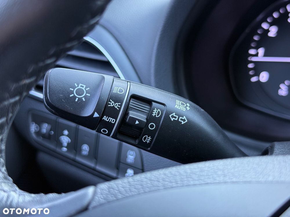 Hyundai i30 1.5 DPI Classic + - 17