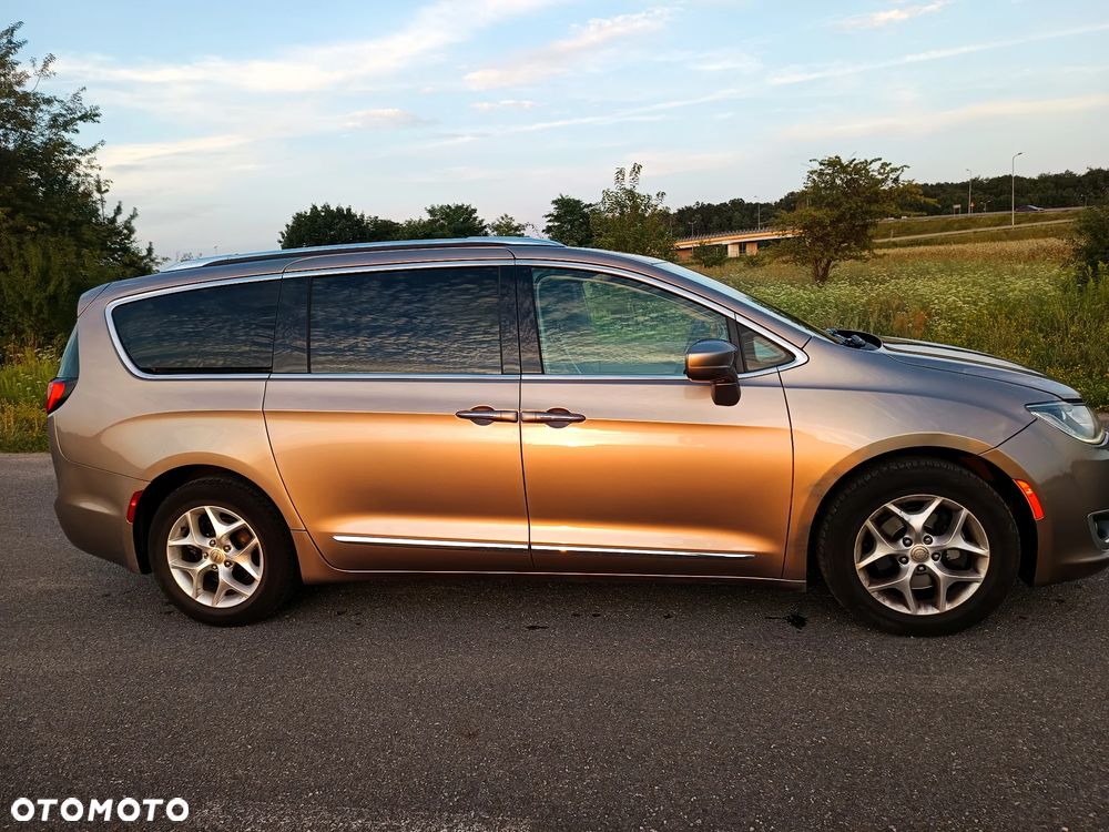 Chrysler Pacifica - 7