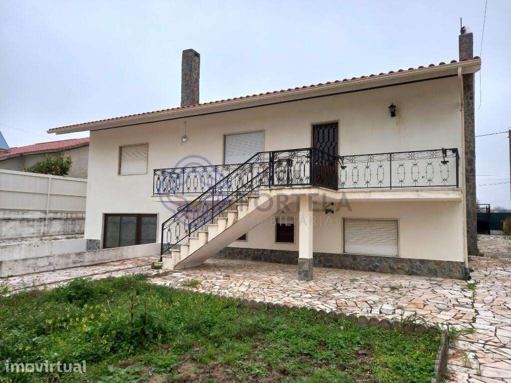 Moradia T4 com garagem na cidade de Tomar - Grande imagem: 2/56