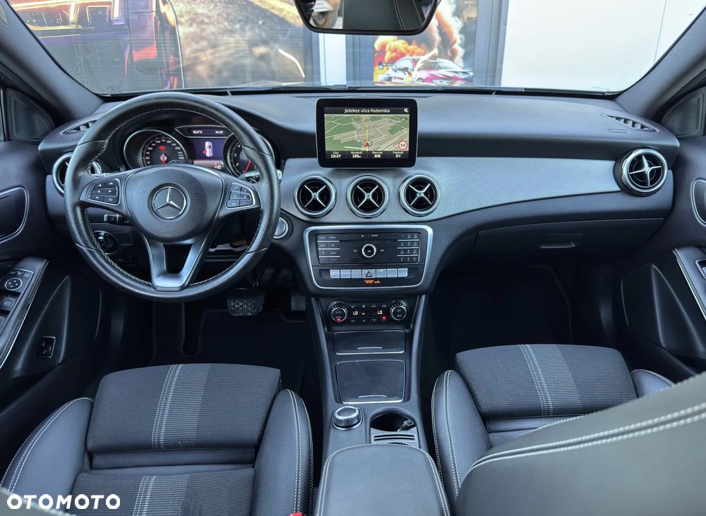 Mercedes-Benz GLA 200 7G-DCT - 30