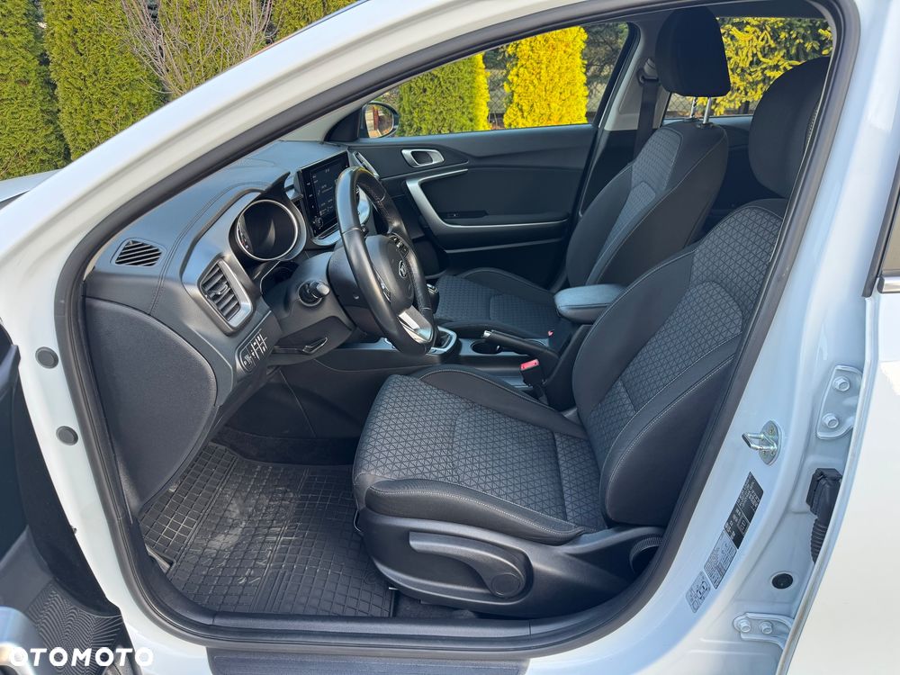 Kia Ceed 1.6 CRDi mHEV M - 25