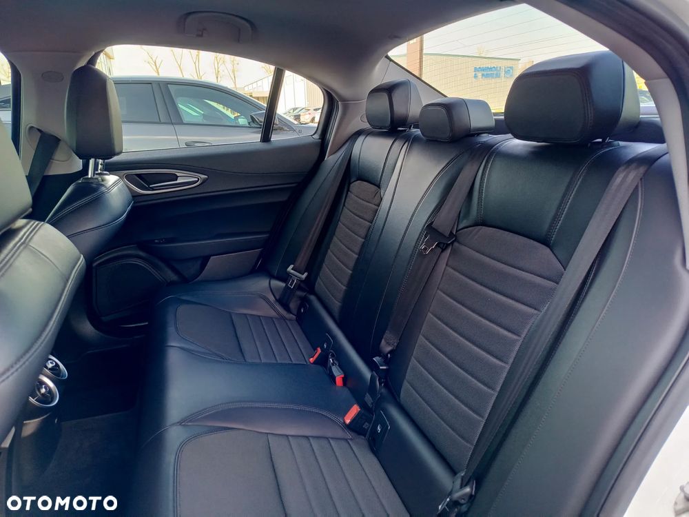 Alfa Romeo Giulia - 15