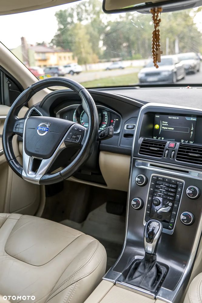 Volvo XC 60 D5 AWD Summum - 17