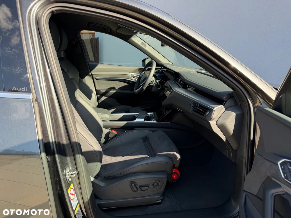 Audi Q8 Sportback e-tron - 11