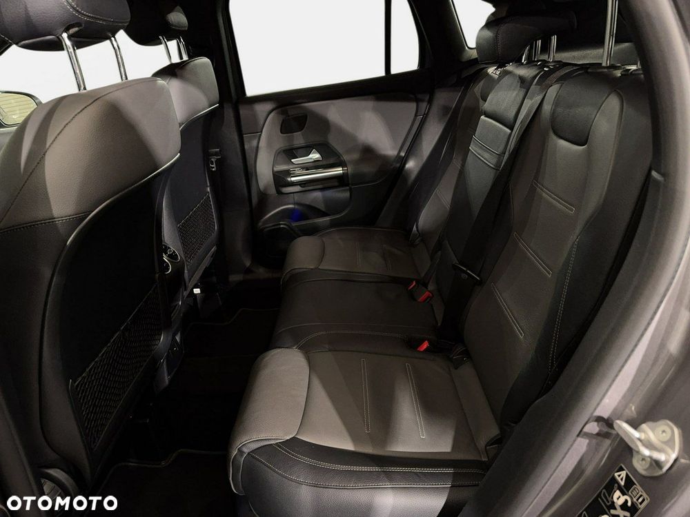 Mercedes-Benz GLA - 15