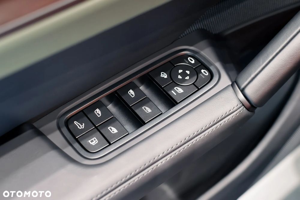 Porsche Cayenne E-Hybrid PHEV Black Edition - 31