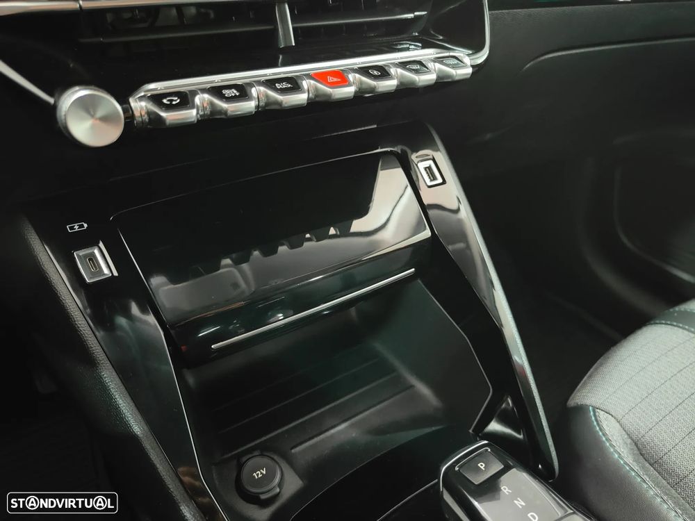 Peugeot 208 1.2 PureTech Allure EAT8 - 44