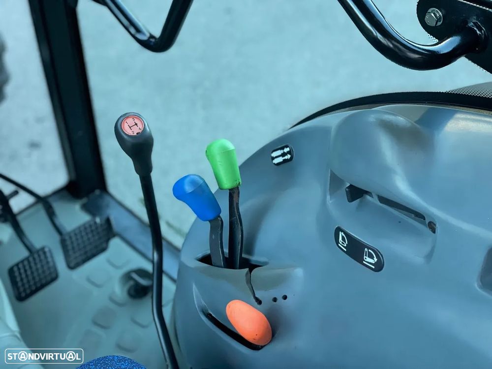 New Holland TN95FA 4RM Cabine AC - 11