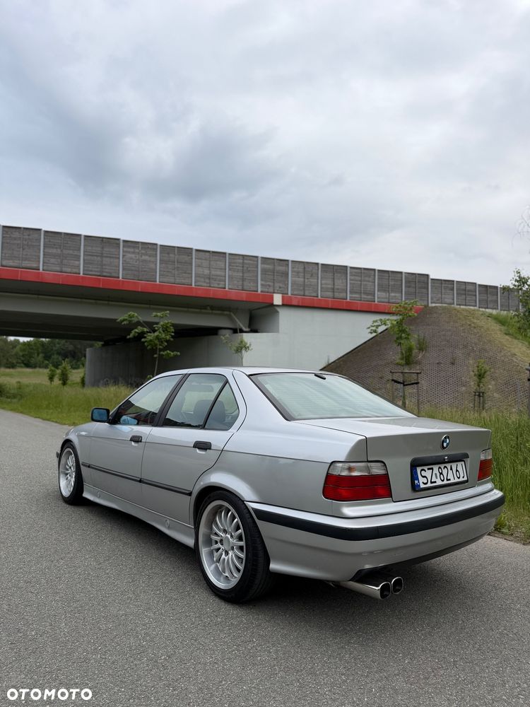 BMW Seria 3 320i - 9