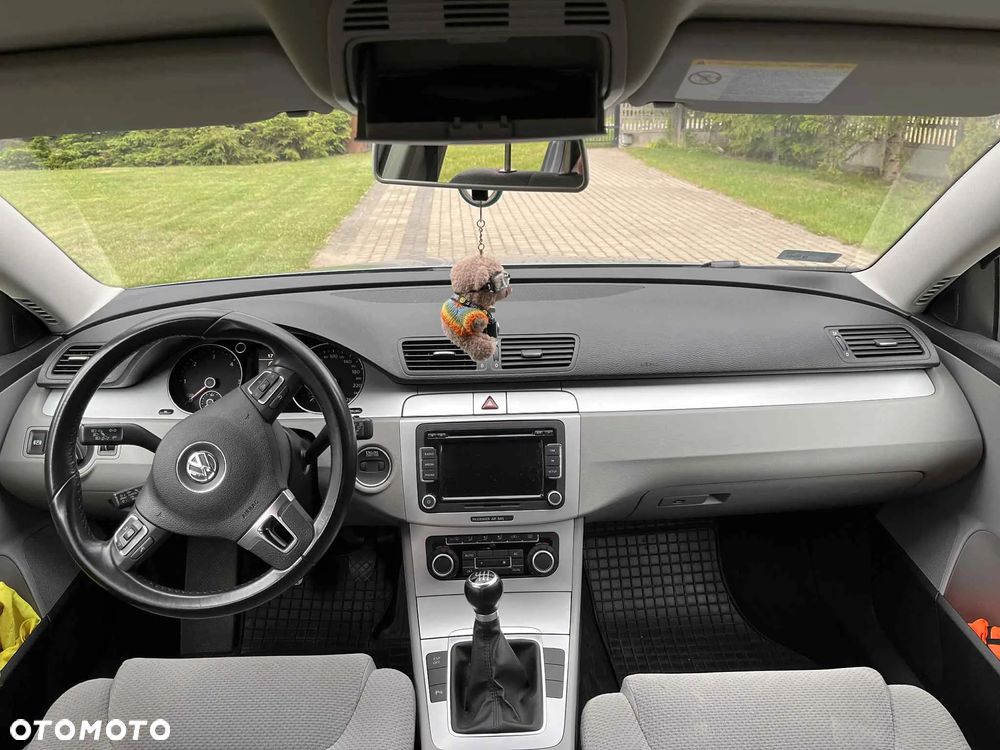 Volkswagen Passat 2.0 TDI Comfortline - 11