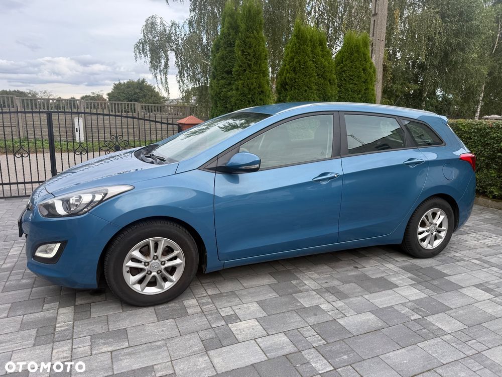Hyundai i30 blue Kombi 1.6 CRDi YES Gold - 2