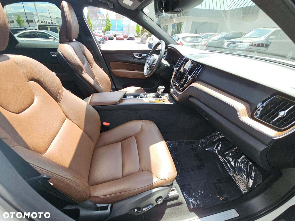 Volvo XC 60 T5 AWD Momentum - 6